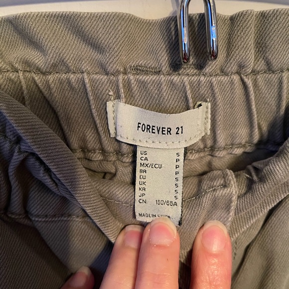 Forever 21 paper bag style pants - Picture 2 of 3